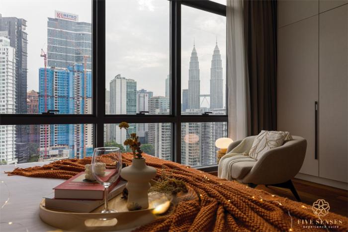 the manor residence klcc by five senses
