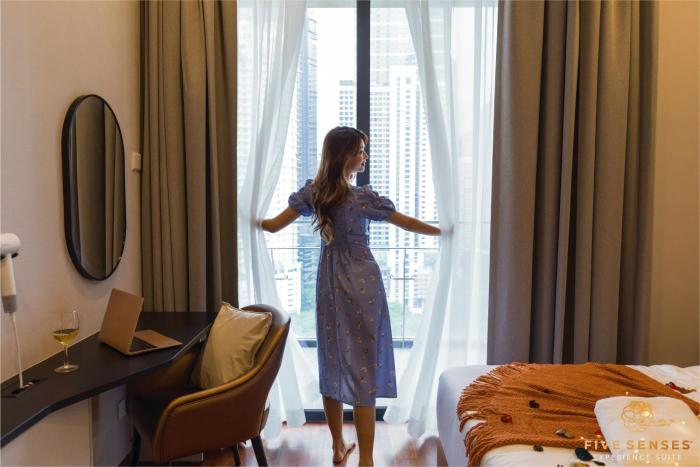 the manor residence klcc by five senses