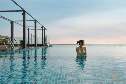 the manor residence klcc by five senses