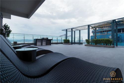 the manor residence klcc by five senses
