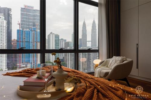the manor residence klcc by five senses