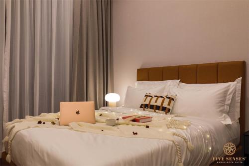 the manor residence klcc by five senses