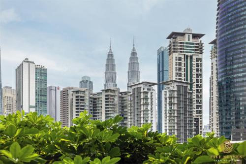the manor residence klcc by five senses