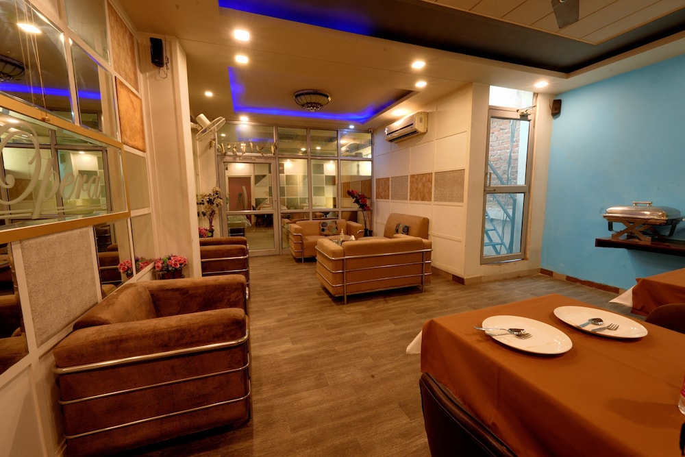 hotel moon light bhimtal