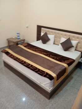 hotel moon light bhimtal