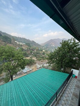 hotel moon light bhimtal