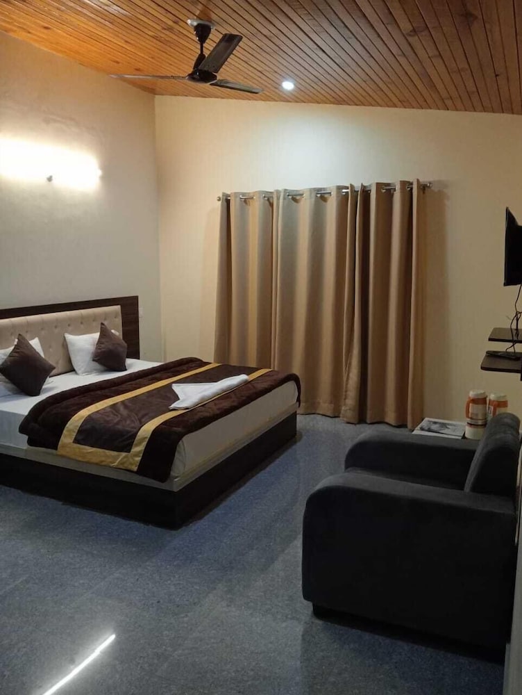 hotel moon light bhimtal