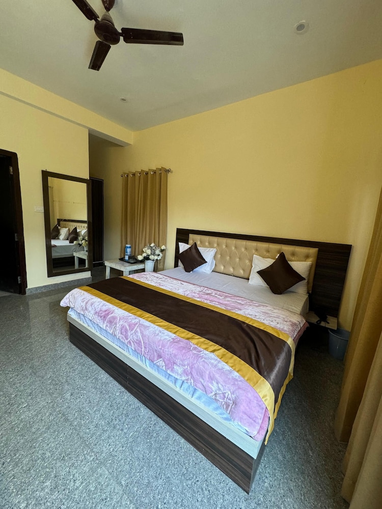 hotel moon light bhimtal