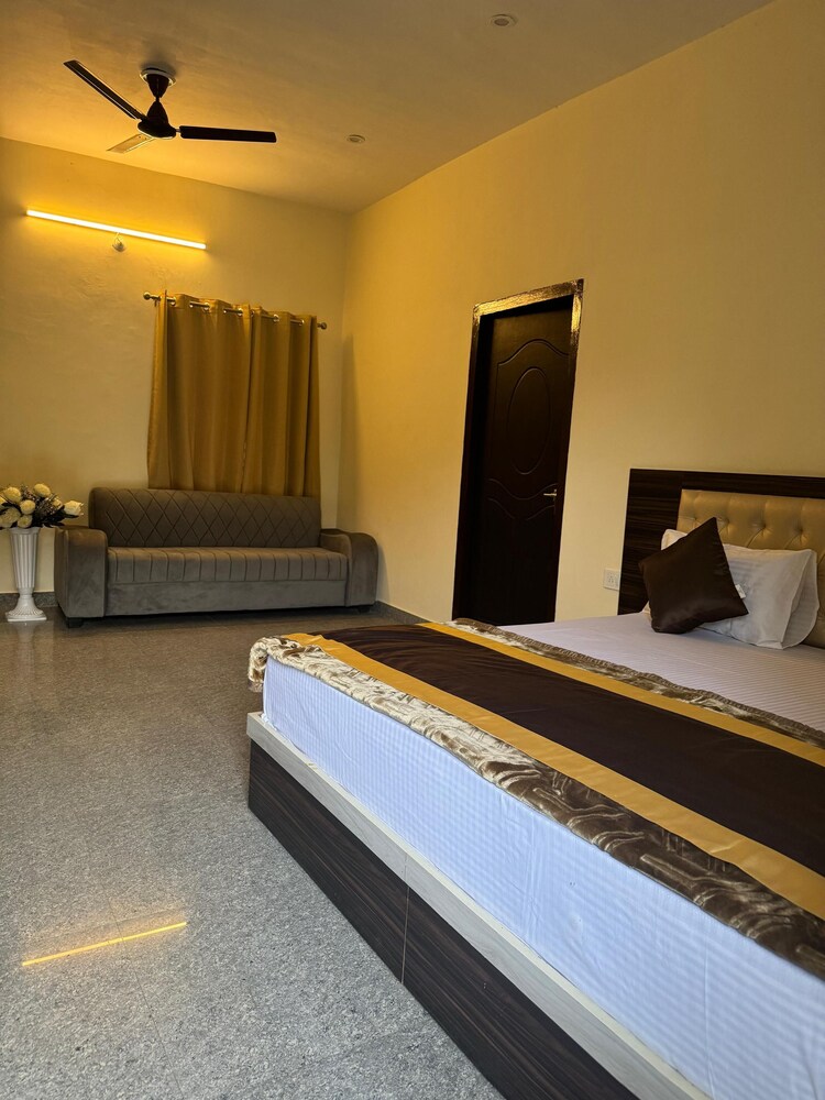 hotel moon light bhimtal