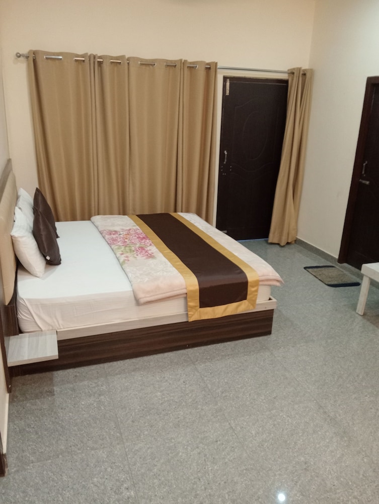 hotel moon light bhimtal