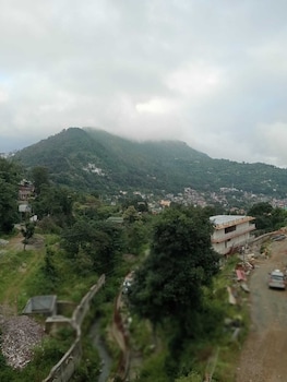 hotel moon light bhimtal