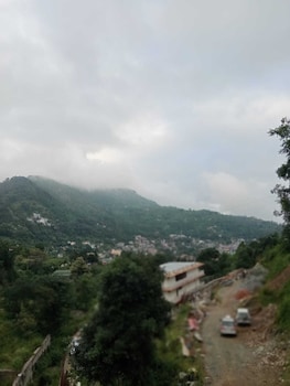 hotel moon light bhimtal