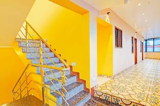 White Yellow Residency,,2 star