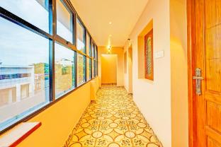 White Yellow Residency,,2 star