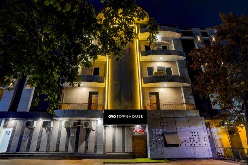 Super Townhouse Grand Address Hotel And Banquet,,4 star