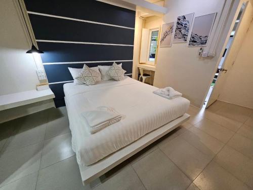 The Light House At Town,,3 star