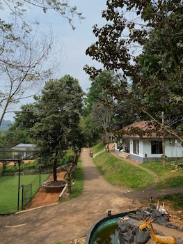 aditi resort vythiri