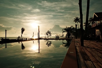 Laemsui Beach,,3 star