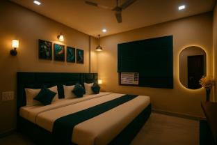 hotel paradise stays near golden temple