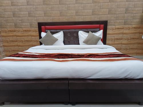 swastika homes near wave city center noida