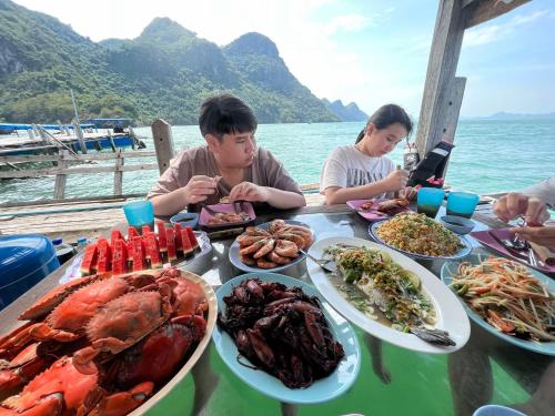 plern ura poolvilla cafe