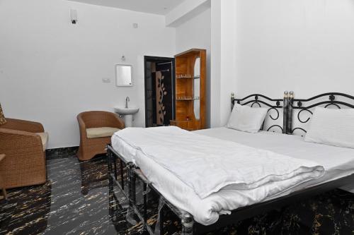 navarathna international resort