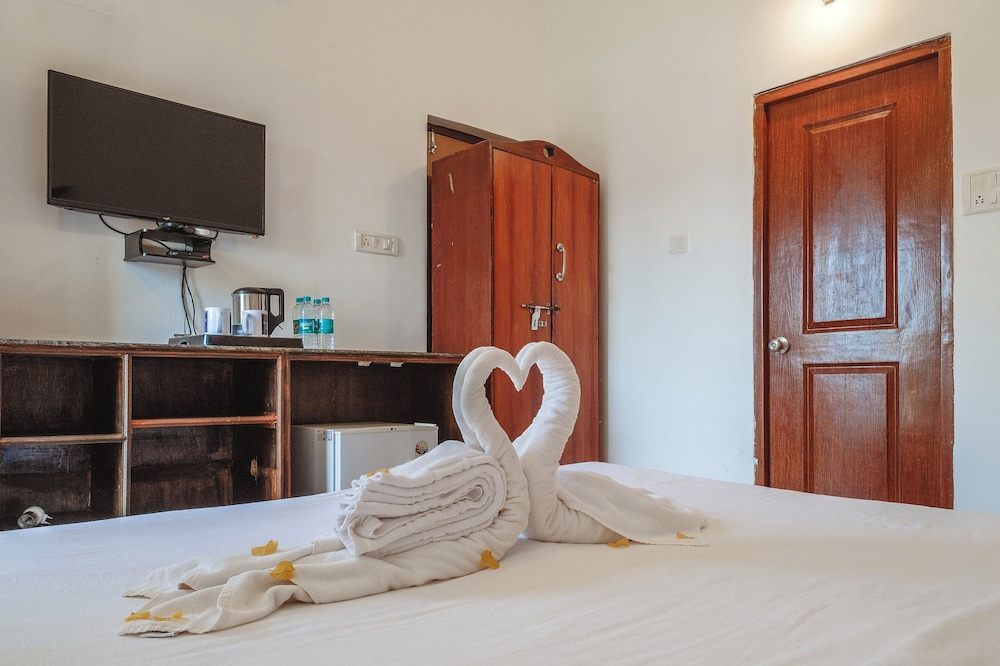 hibis resort ashwem goa