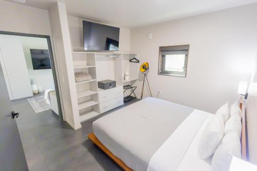 city24 hotel little italy mission hills