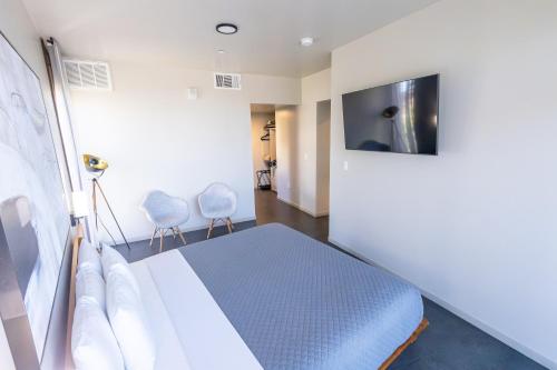 city24 hotel little italy mission hills