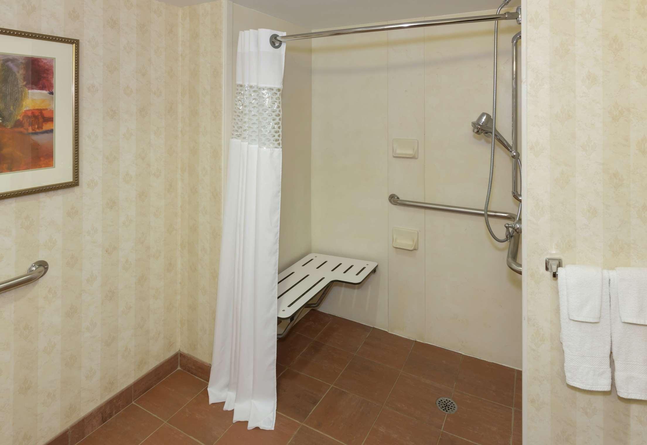 hampton inn and suites cleveland beachwood