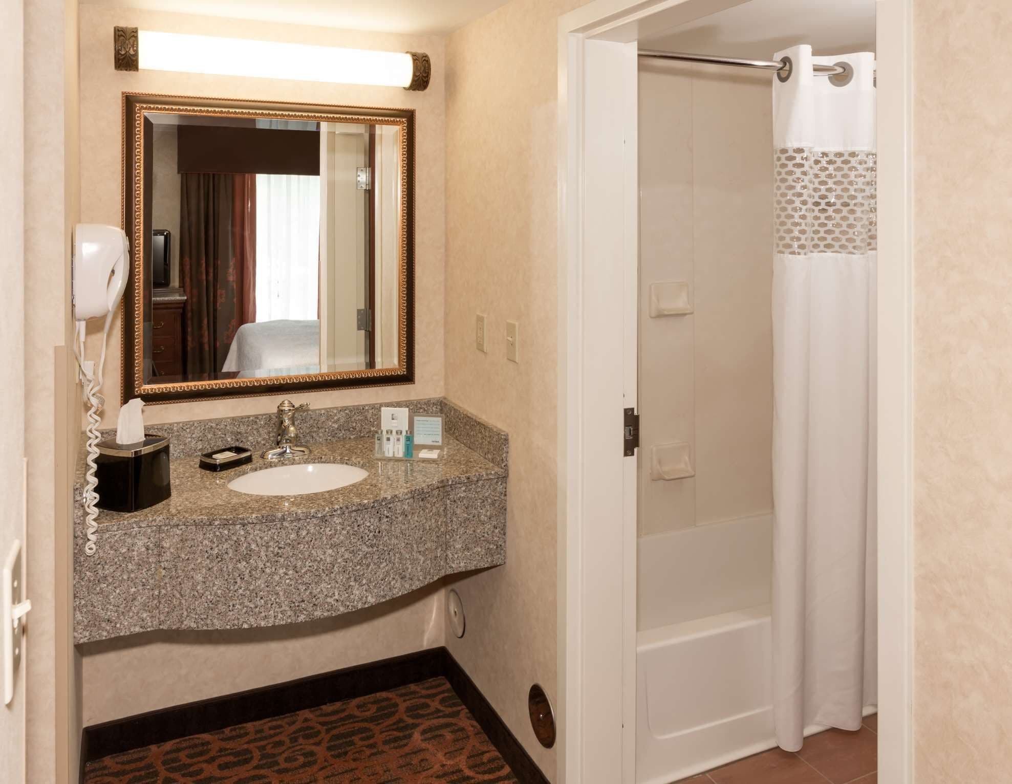 hampton inn and suites cleveland beachwood