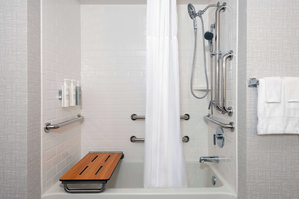 hampton inn and suites cleveland beachwood