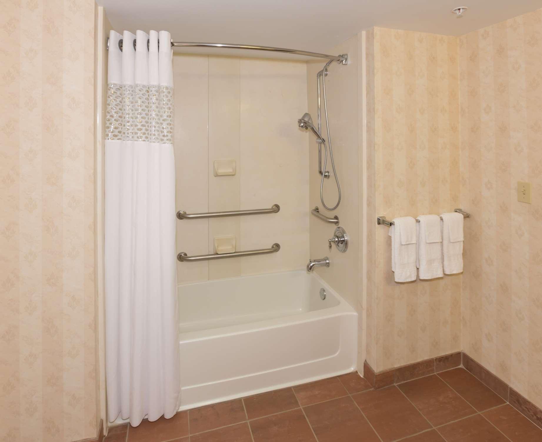 hampton inn and suites cleveland beachwood