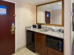 hampton inn and suites cleveland beachwood