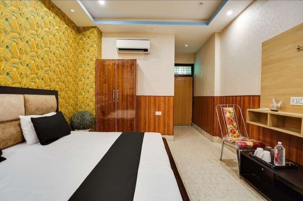 hotel aadhya and restaurant