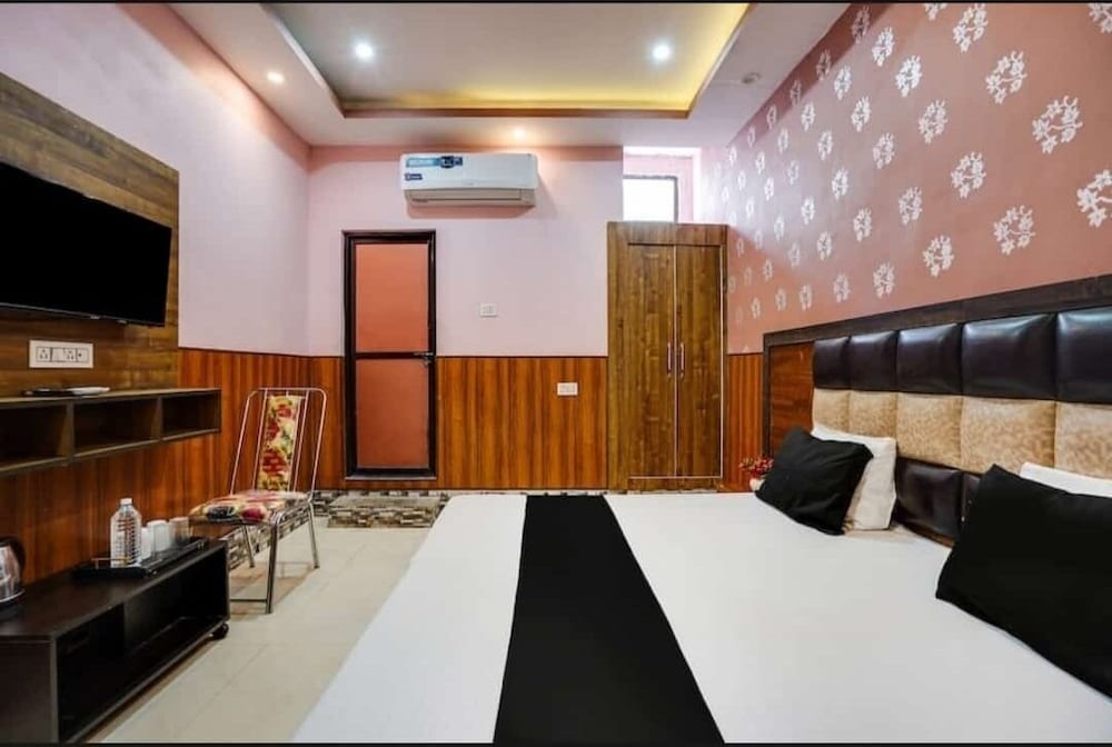 hotel aadhya and restaurant