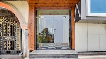 hotel aadhya and restaurant