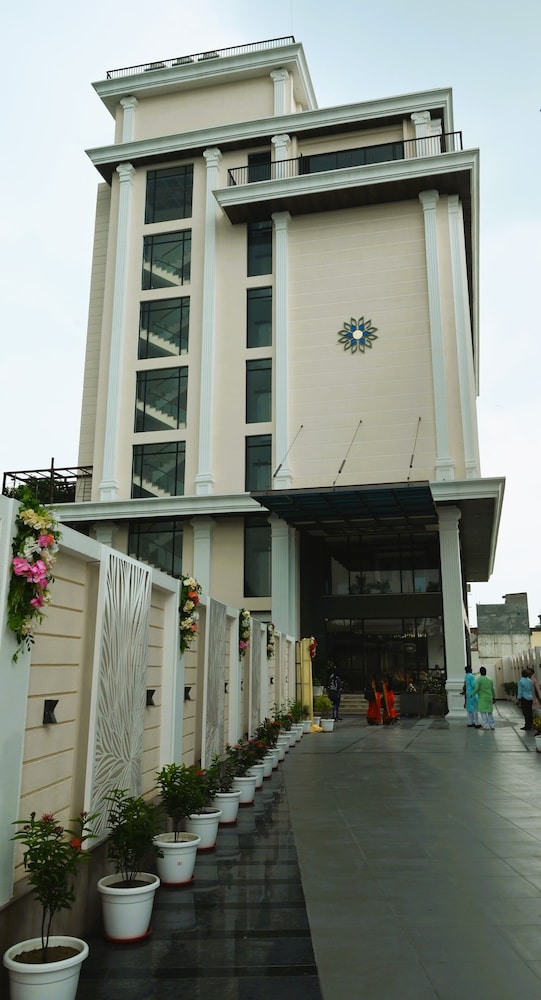 the hotel mudra