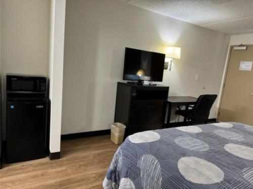 Hilltop Inn,,3 star