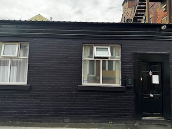 The Court House,,3 star