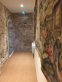 Abbaye De Maizieres,Beaune>>Aloxe-Corton,4 star