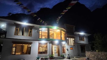 hotel gangchen tabo