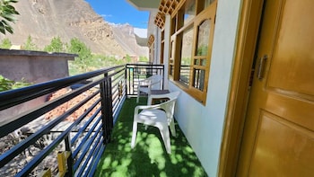 hotel gangchen tabo