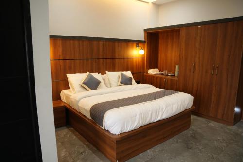 Sarvam Residency,,3 star