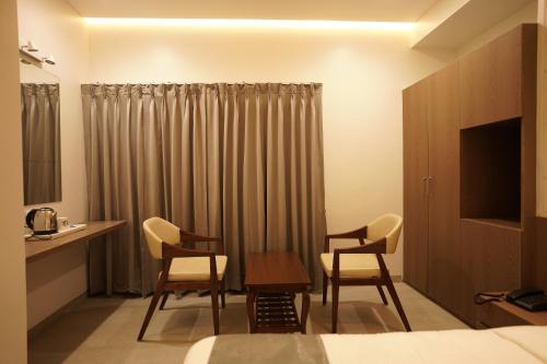 a square executive hotel aurangabad