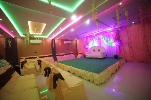 Hotel Dev Vilas,,3 star