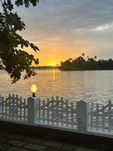 lavilla lake resort and restaurant