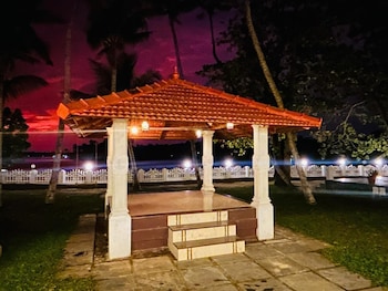 lavilla lake resort and restaurant