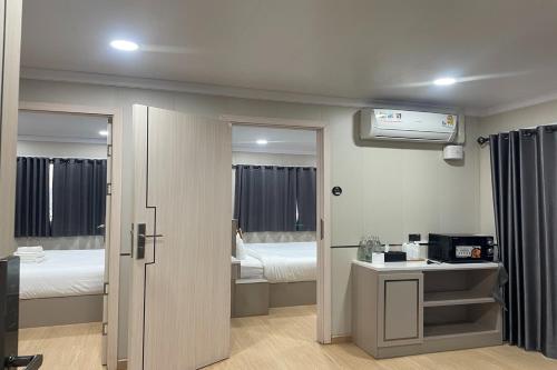 tj 4711 residence