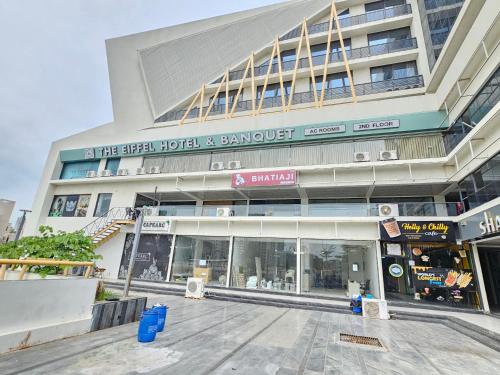 the eiffel hotel and banquet